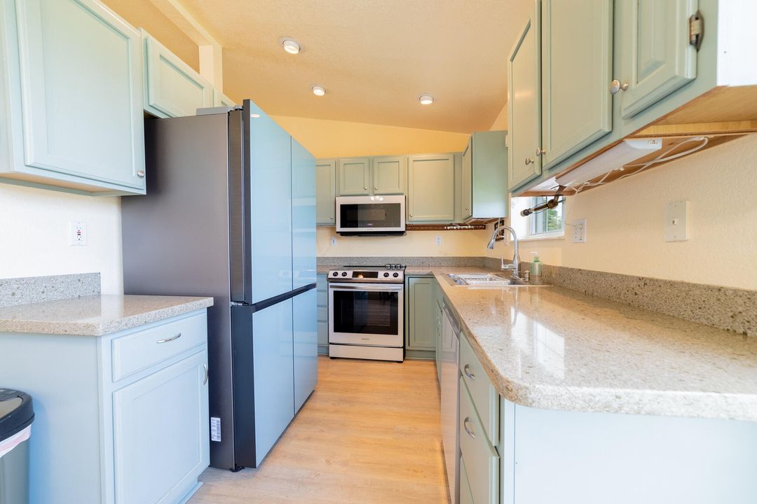 For Sale: $399,000 (3 beds, 2 baths, 1612 Square Feet)