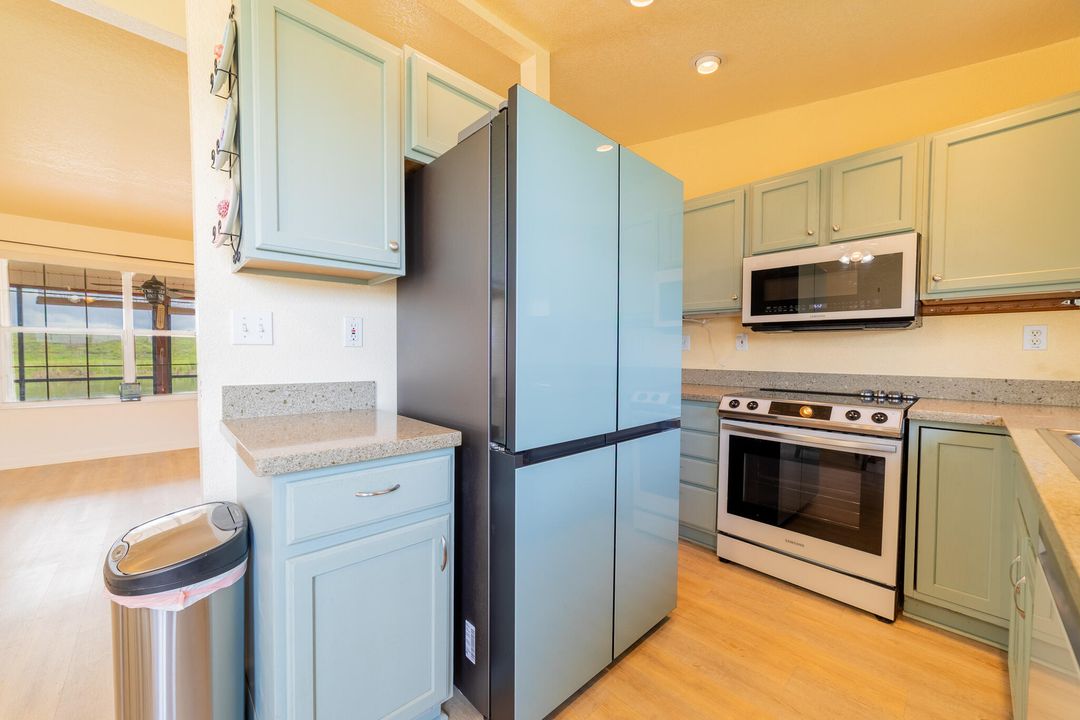 For Sale: $399,000 (3 beds, 2 baths, 1612 Square Feet)