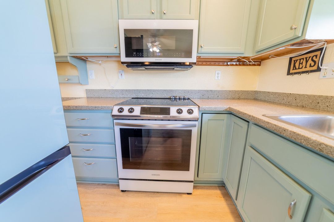 For Sale: $399,000 (3 beds, 2 baths, 1612 Square Feet)