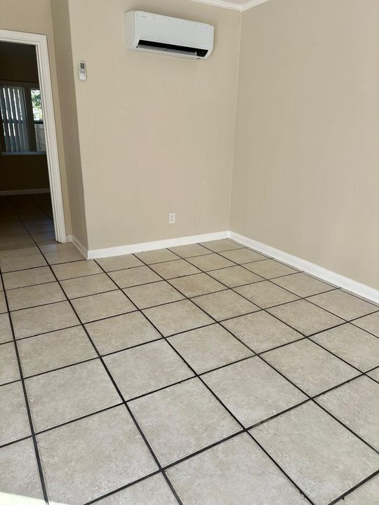 出租: $1,800 (3 贝兹, 1 浴室, 1777 平方英尺)