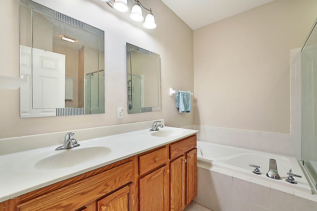 На продажу: $322,500 (3 спален, 2 ванн, 1577 Квадратных фут)