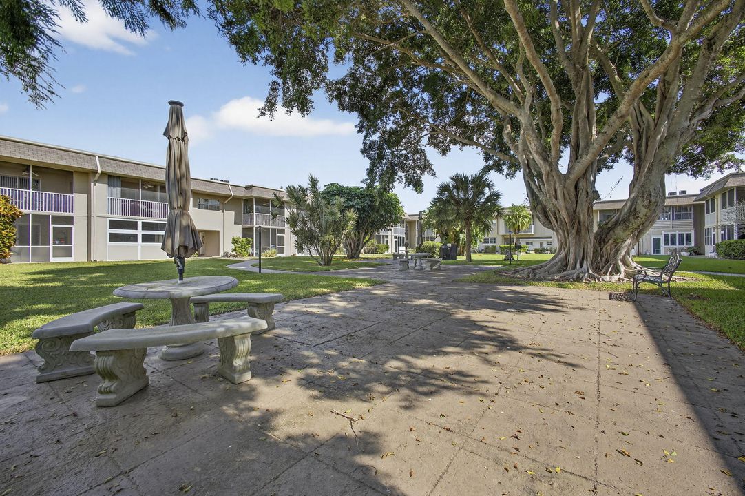 На продажу: $159,900 (1 спален, 1 ванн, 837 Квадратных фут)