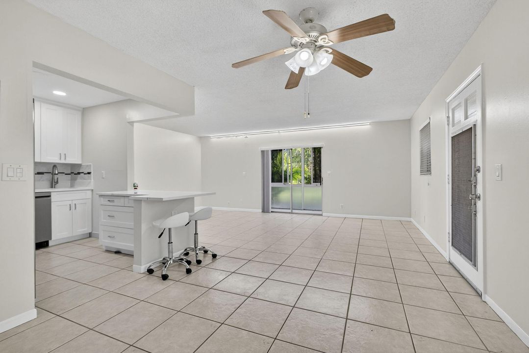 На продажу: $159,900 (1 спален, 1 ванн, 837 Квадратных фут)