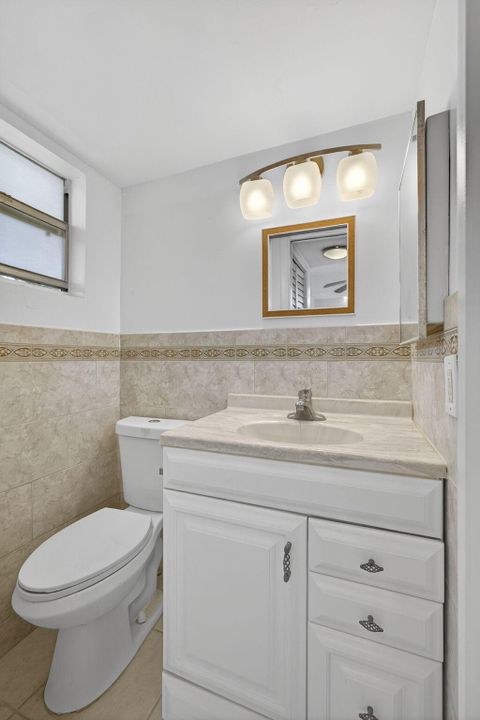 На продажу: $159,900 (1 спален, 1 ванн, 837 Квадратных фут)