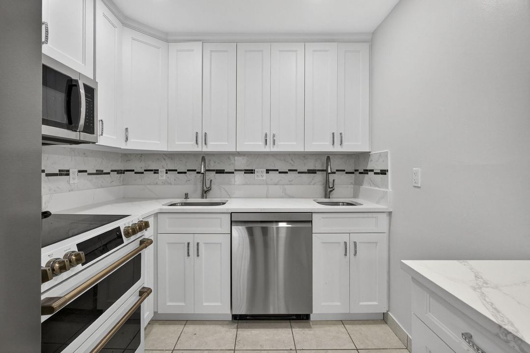 На продажу: $159,900 (1 спален, 1 ванн, 837 Квадратных фут)