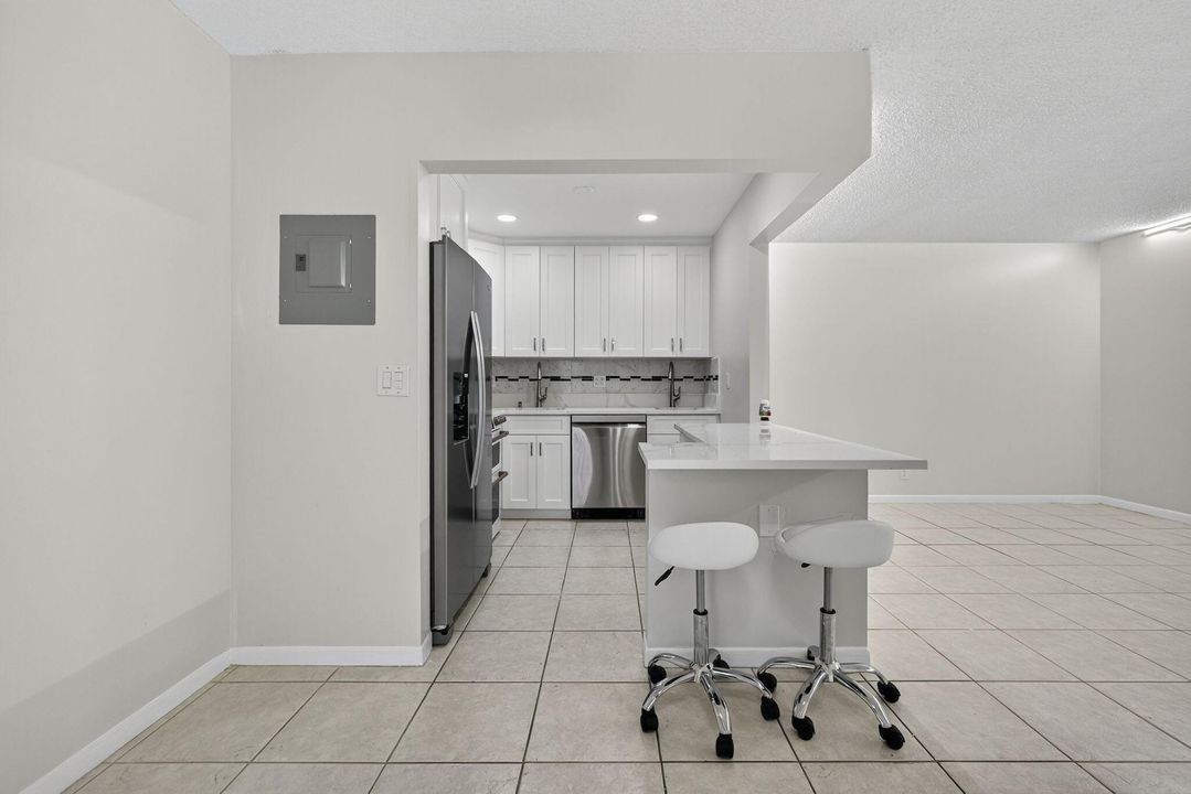 На продажу: $159,900 (1 спален, 1 ванн, 837 Квадратных фут)