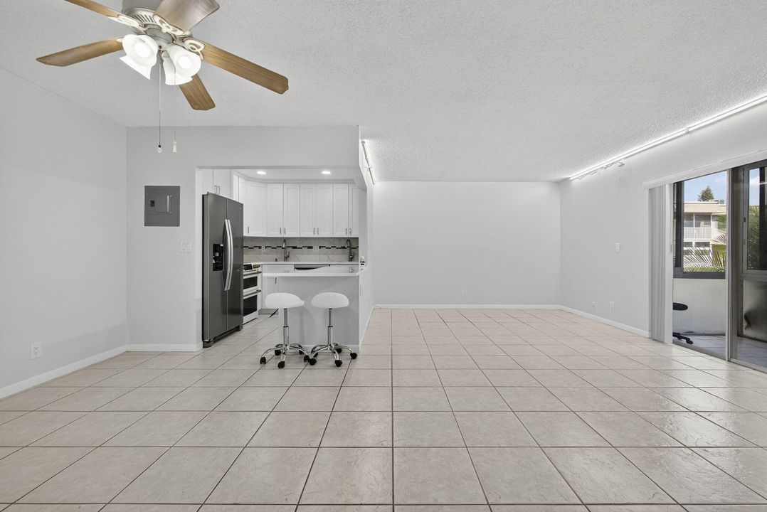 На продажу: $159,900 (1 спален, 1 ванн, 837 Квадратных фут)