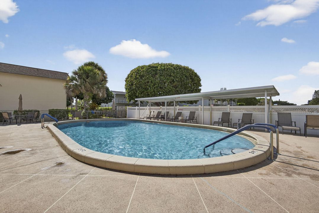 На продажу: $159,900 (1 спален, 1 ванн, 837 Квадратных фут)