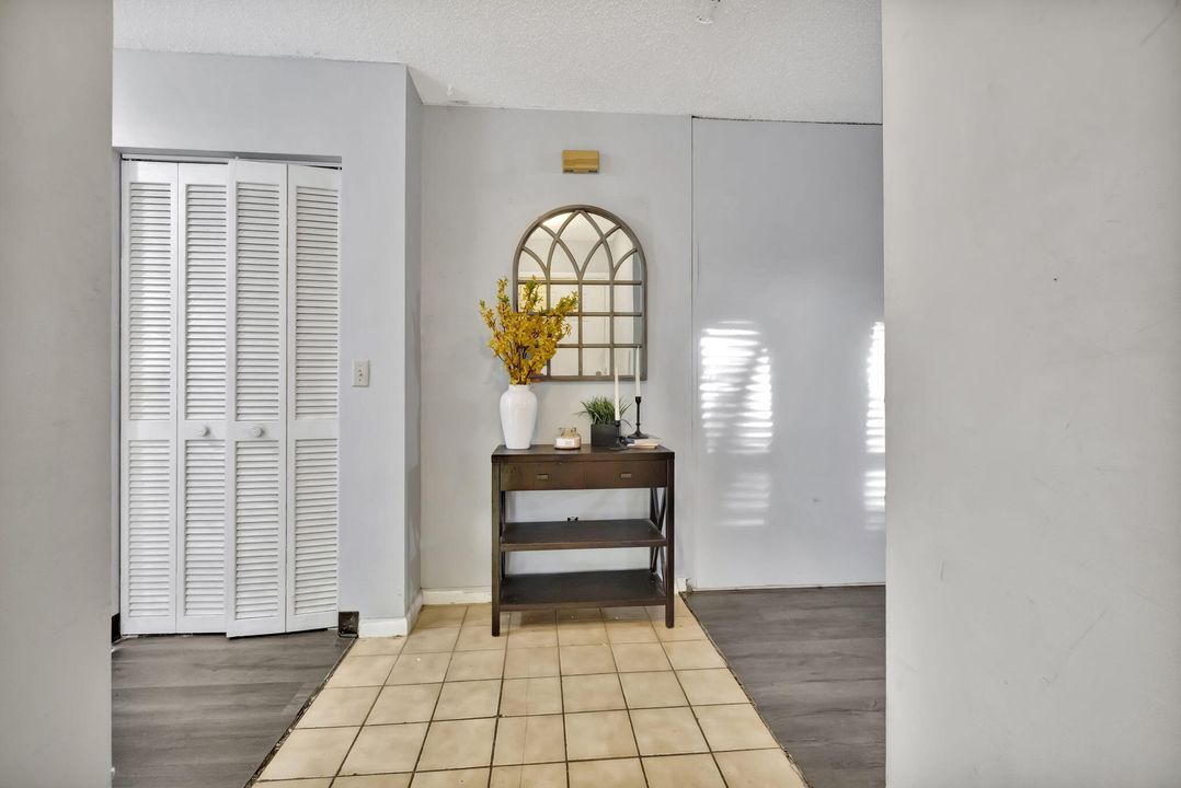 For Sale: $215,000 (2 beds, 2 baths, 1354 Square Feet)