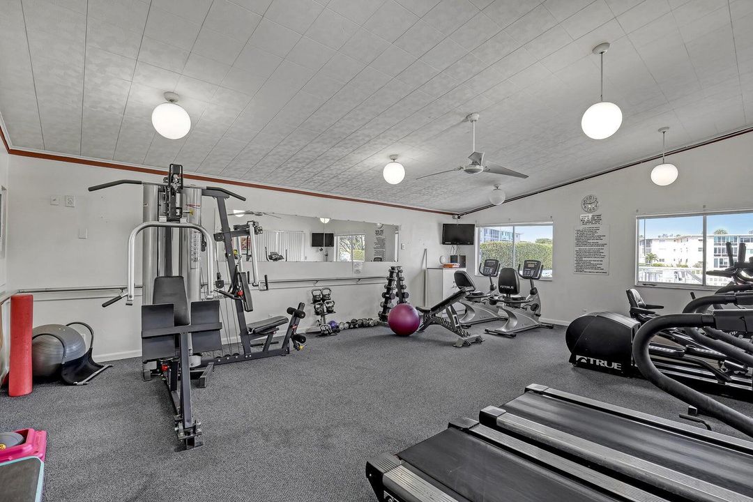 Active With Contract: $125,000 (2 beds, 2 baths, 894 Square Feet)