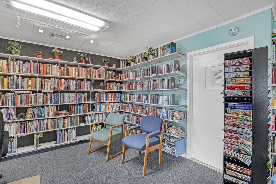 Active With Contract: $125,000 (2 beds, 2 baths, 894 Square Feet)