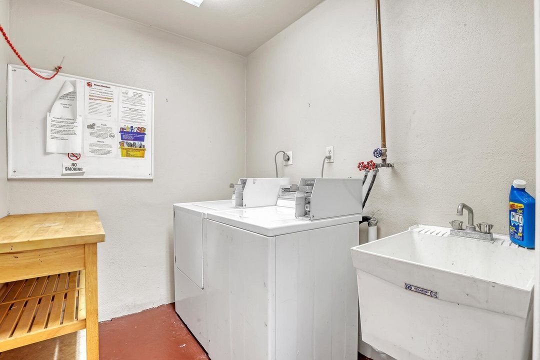 Active With Contract: $125,000 (2 beds, 2 baths, 894 Square Feet)