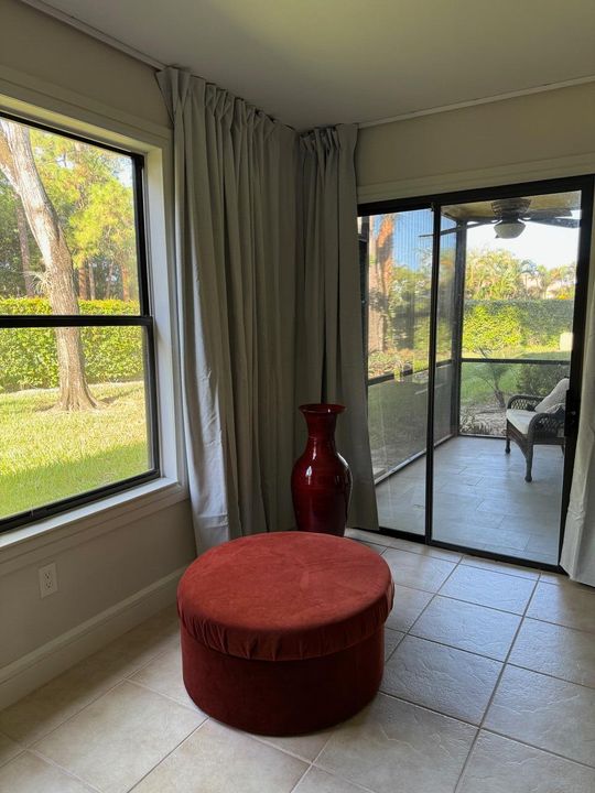 В аренду: $4,800 (2 спален, 2 ванн, 1180 Квадратных фут)