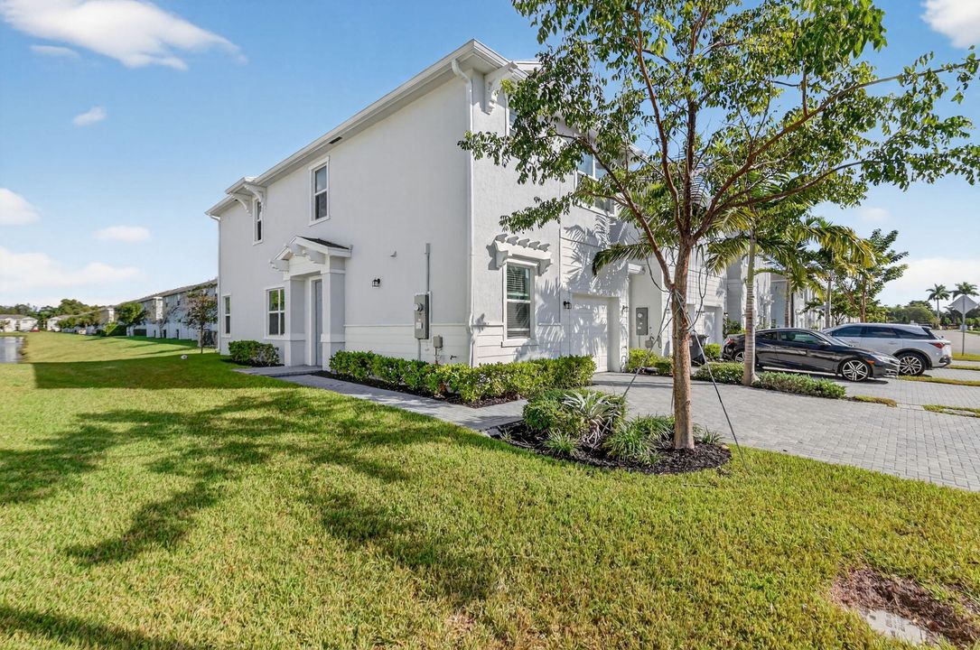 For Rent: $3,100 (3 beds, 2 baths, 1796 Square Feet)