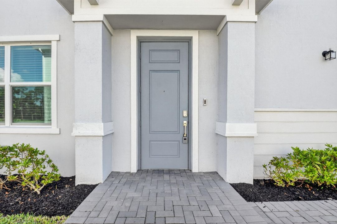 For Rent: $3,100 (3 beds, 2 baths, 1796 Square Feet)