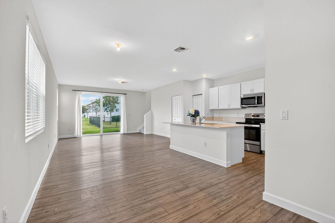 For Rent: $3,100 (3 beds, 2 baths, 1796 Square Feet)