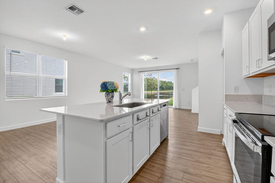 For Rent: $3,100 (3 beds, 2 baths, 1796 Square Feet)