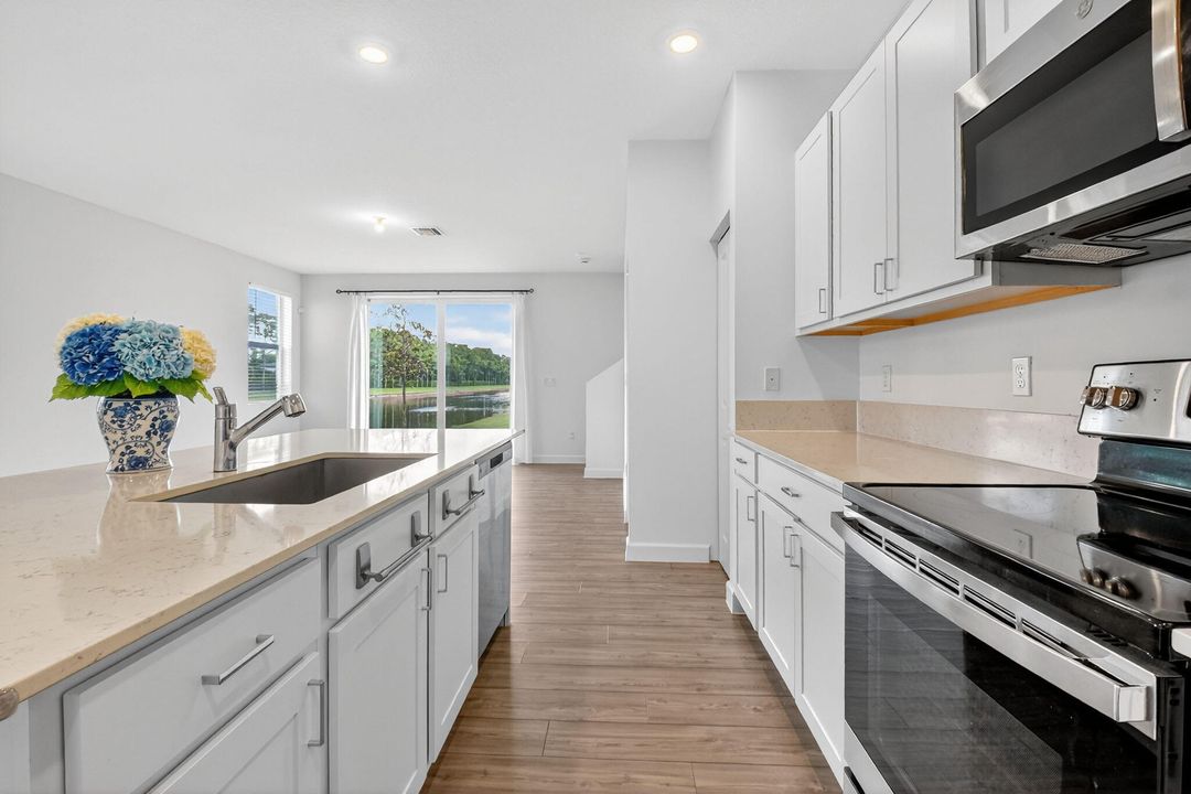 For Rent: $3,100 (3 beds, 2 baths, 1796 Square Feet)