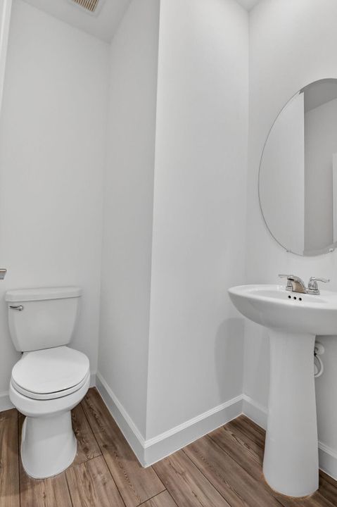 For Rent: $3,100 (3 beds, 2 baths, 1796 Square Feet)