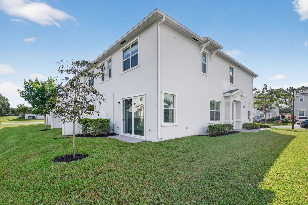 For Rent: $3,100 (3 beds, 2 baths, 1796 Square Feet)