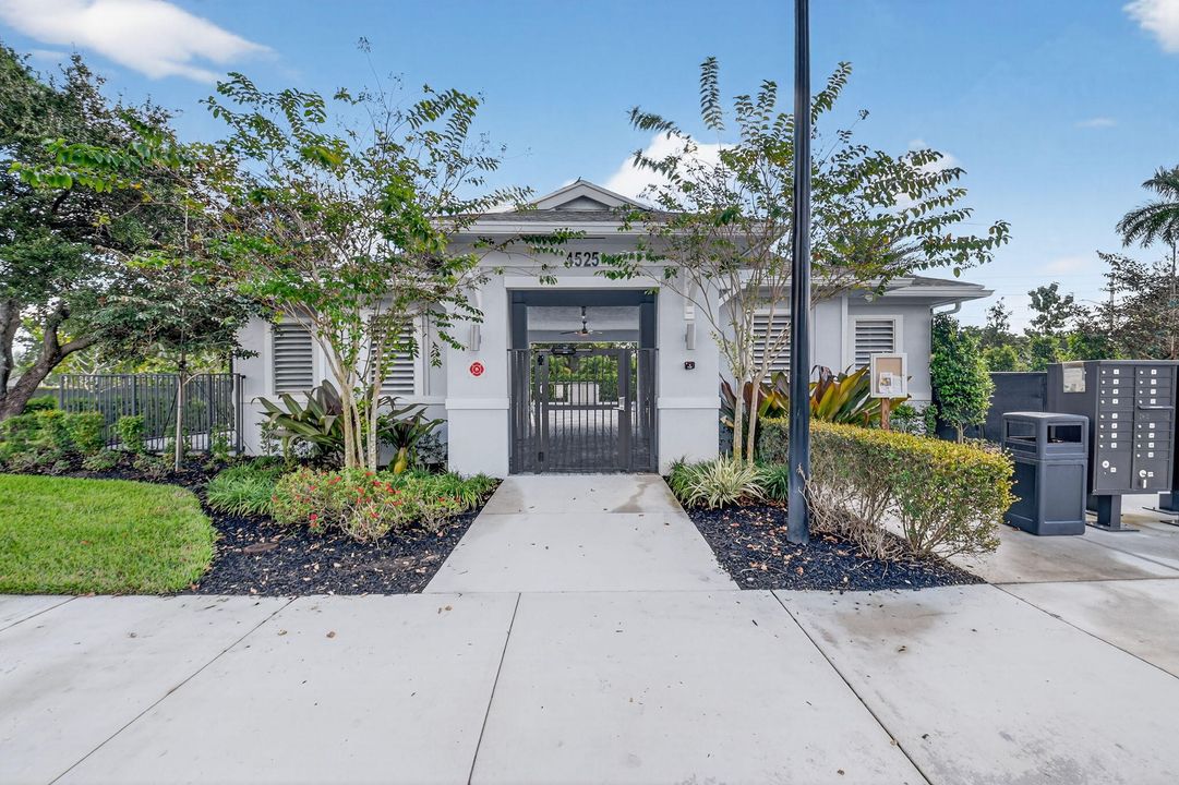 For Rent: $3,100 (3 beds, 2 baths, 1796 Square Feet)