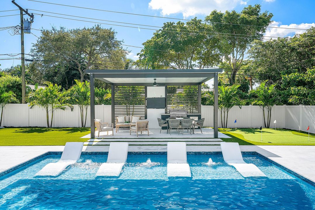 For Sale: $2,750,000 (5 beds, 4 baths, 2800 Square Feet)