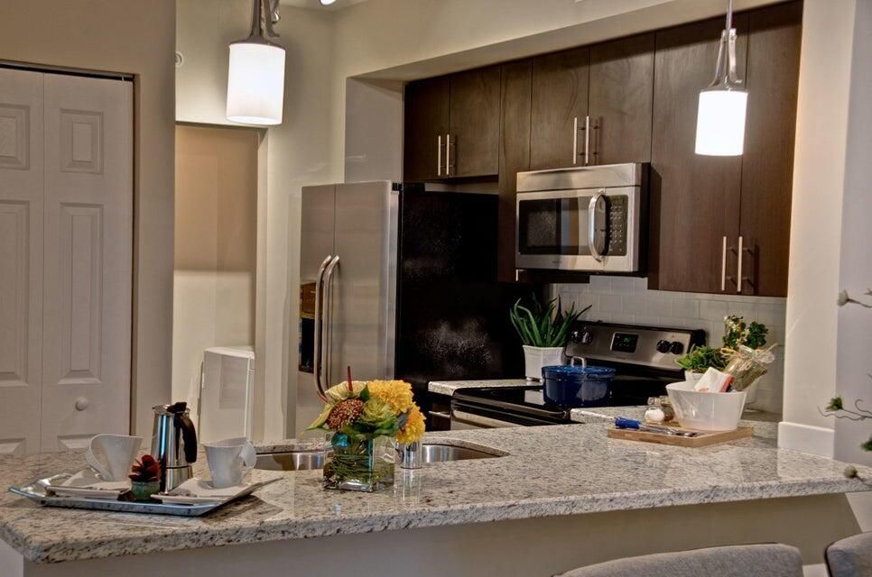 For Rent: $2,850 (2 beds, 2 baths, 1242 Square Feet)