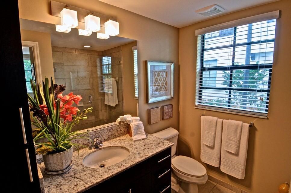 For Rent: $2,850 (2 beds, 2 baths, 1242 Square Feet)