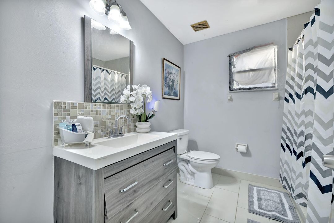 For Sale: $215,000 (2 beds, 2 baths, 1354 Square Feet)