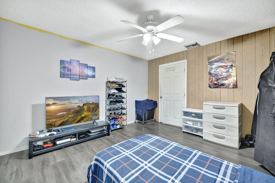 For Sale: $215,000 (2 beds, 2 baths, 1354 Square Feet)