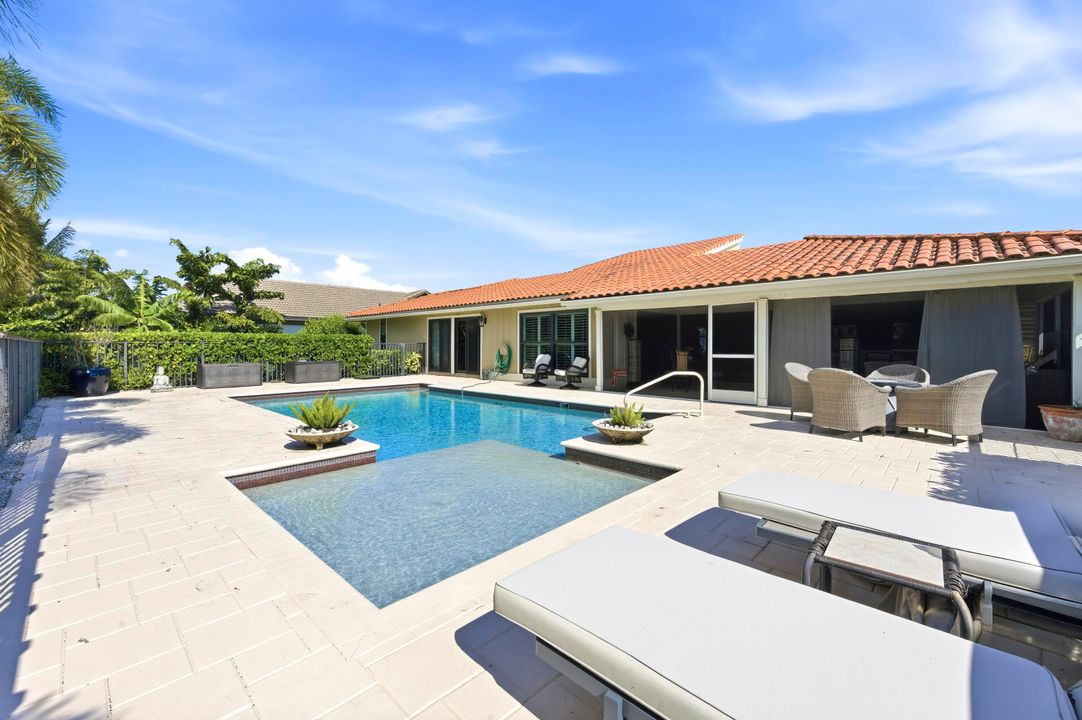 For Sale: $875,000 (3 beds, 2 baths, 2165 Square Feet)