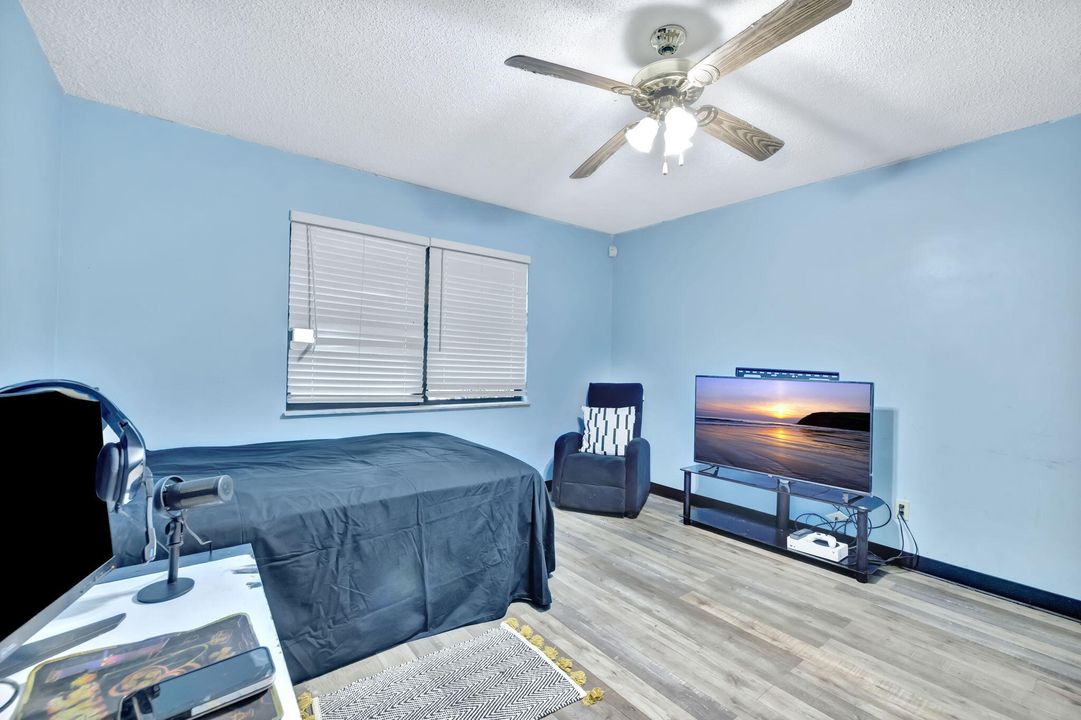 For Sale: $215,000 (2 beds, 2 baths, 1354 Square Feet)