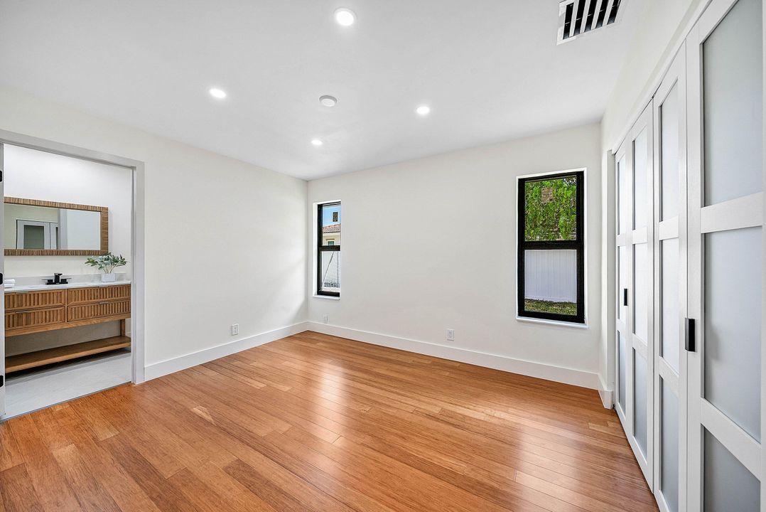 For Sale: $2,750,000 (5 beds, 4 baths, 2800 Square Feet)