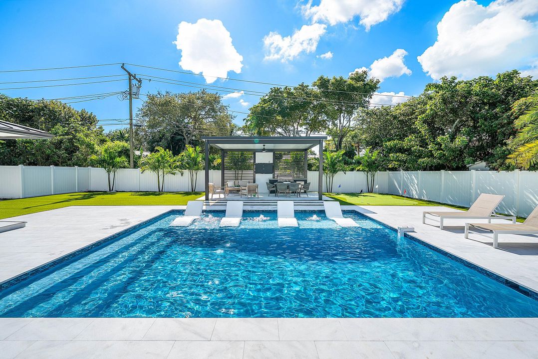 For Sale: $2,750,000 (5 beds, 4 baths, 2800 Square Feet)