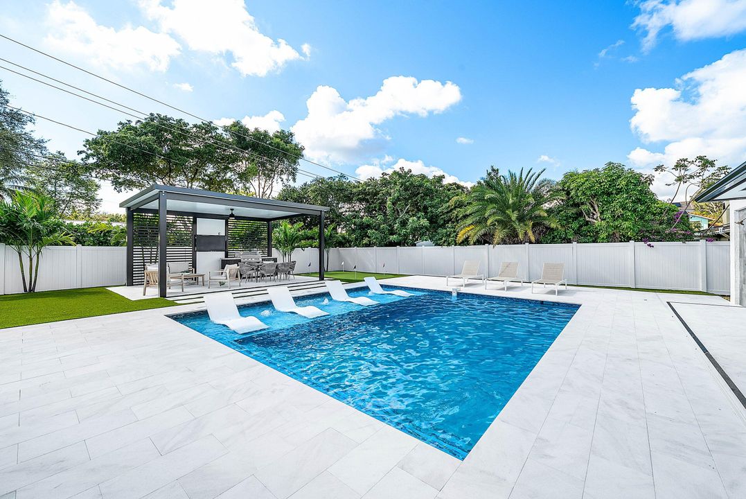 For Sale: $2,750,000 (5 beds, 4 baths, 2800 Square Feet)