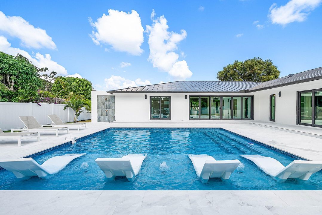 For Sale: $2,750,000 (5 beds, 4 baths, 2800 Square Feet)