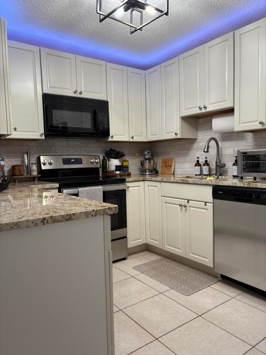 出租: $1,675 (2 贝兹, 1 浴室, 818 平方英尺)