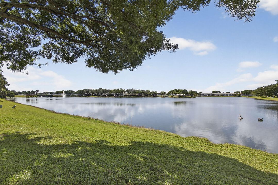 For Sale: $179,000 (2 beds, 2 baths, 978 Square Feet)