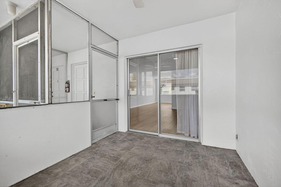 For Sale: $179,000 (2 beds, 2 baths, 978 Square Feet)