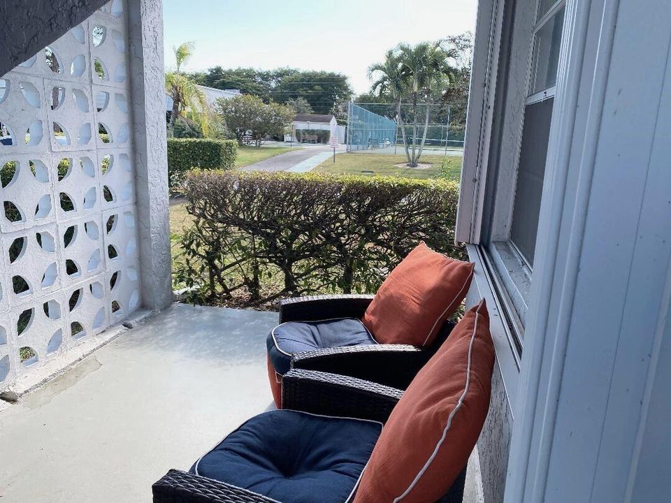 Active With Contract: $185,000 (2 beds, 2 baths, 1167 Square Feet)