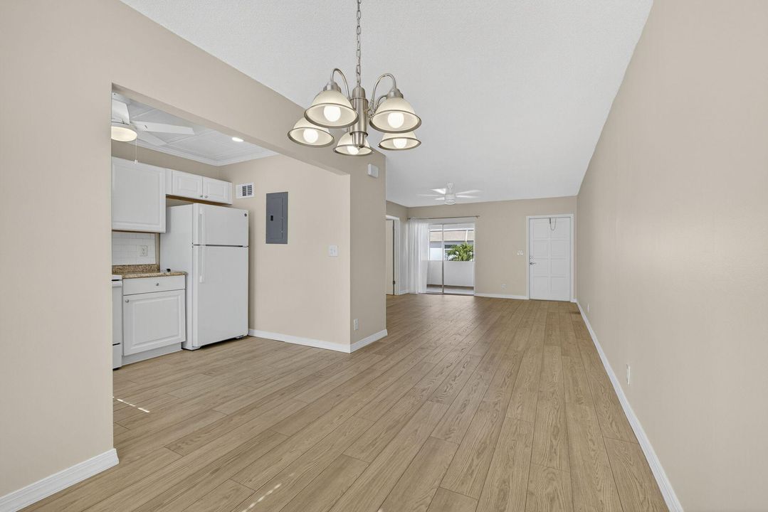 For Sale: $179,000 (2 beds, 2 baths, 978 Square Feet)