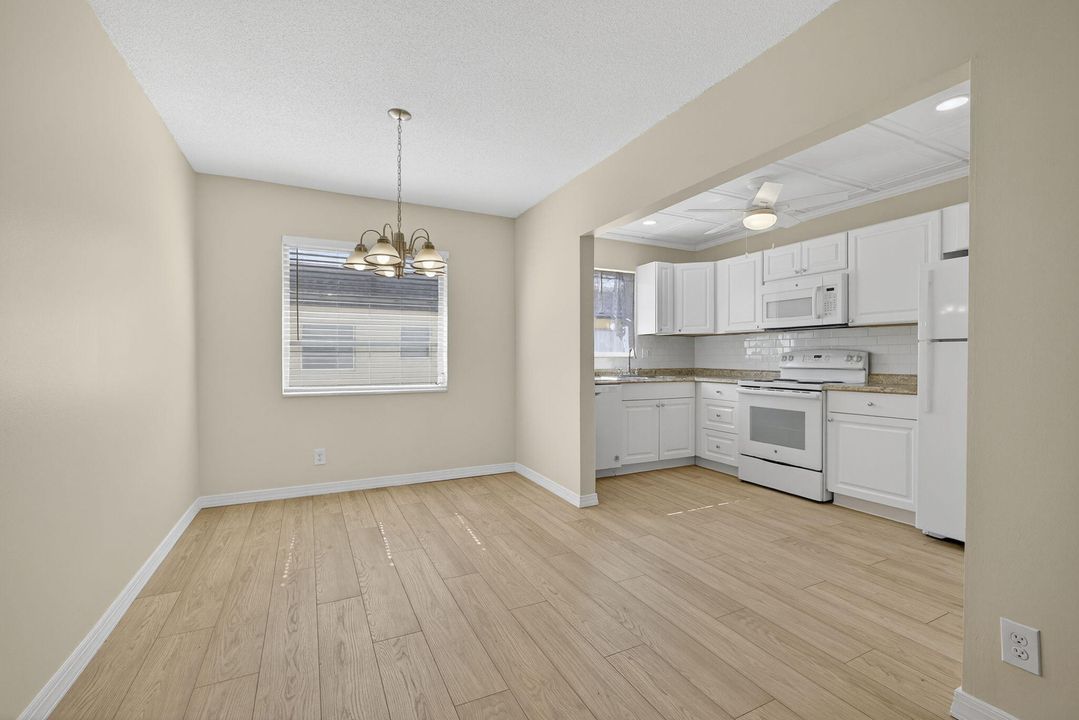 For Sale: $179,000 (2 beds, 2 baths, 978 Square Feet)