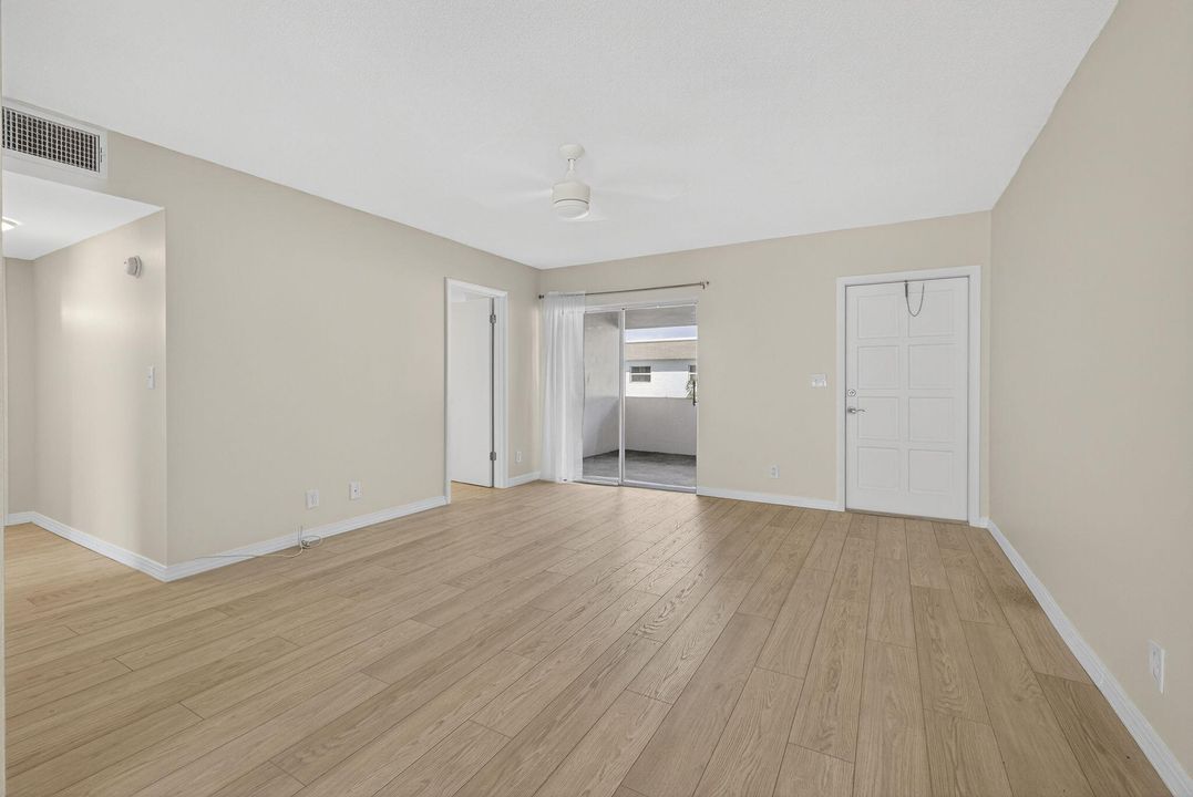 For Sale: $179,000 (2 beds, 2 baths, 978 Square Feet)