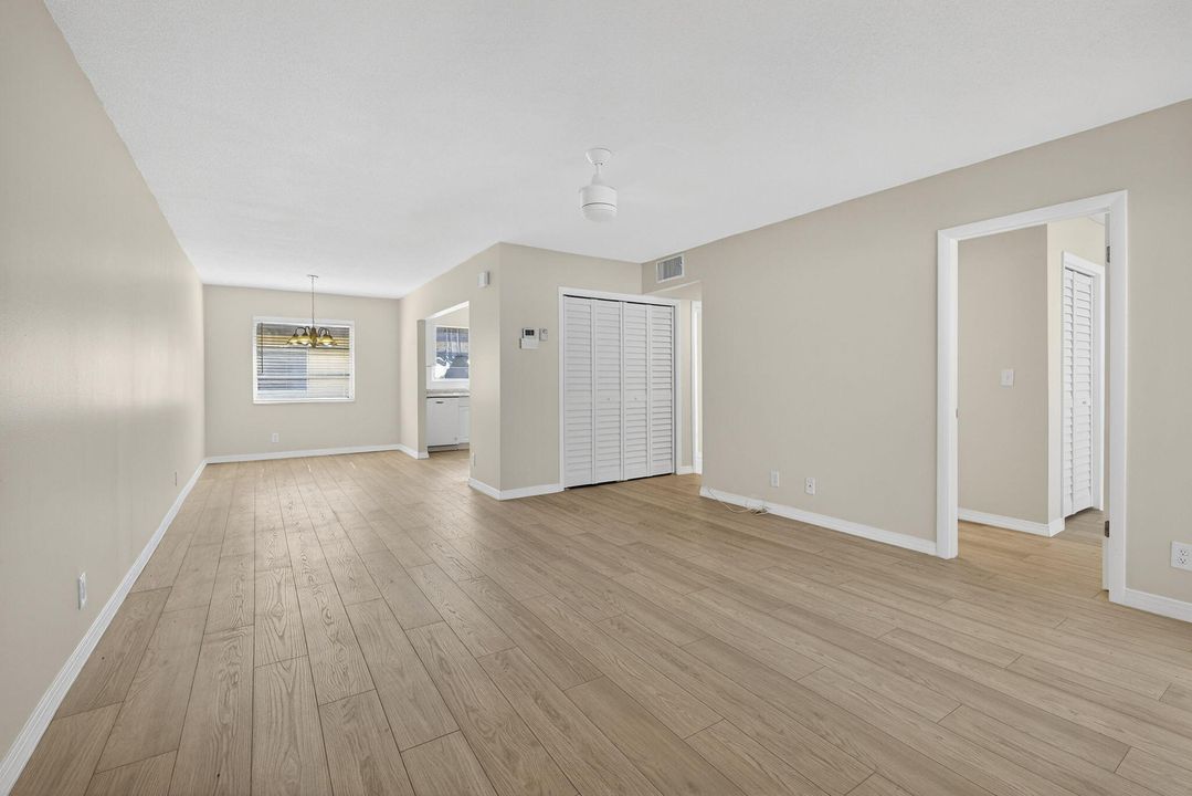 For Sale: $179,000 (2 beds, 2 baths, 978 Square Feet)