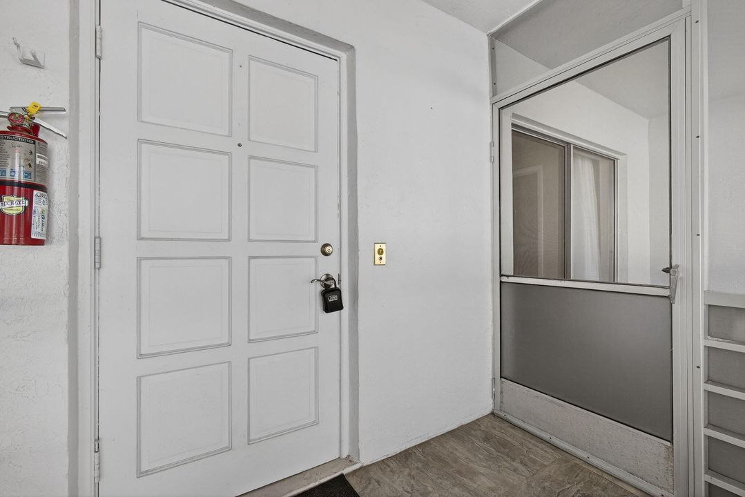 For Sale: $179,000 (2 beds, 2 baths, 978 Square Feet)