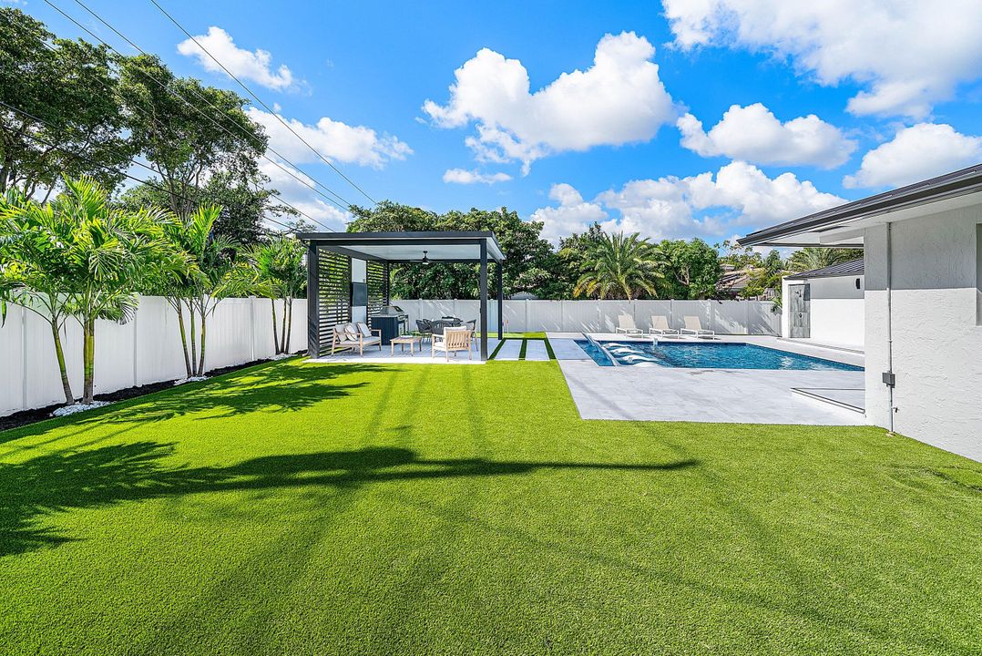 For Sale: $2,750,000 (5 beds, 4 baths, 2800 Square Feet)