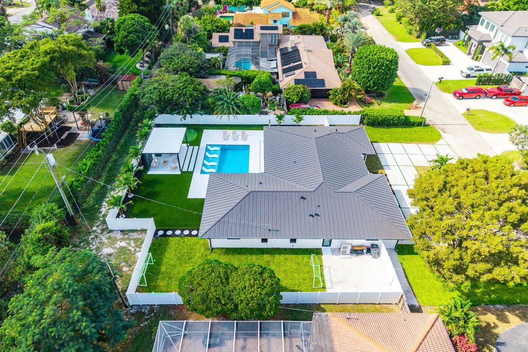 For Sale: $2,750,000 (5 beds, 4 baths, 2800 Square Feet)