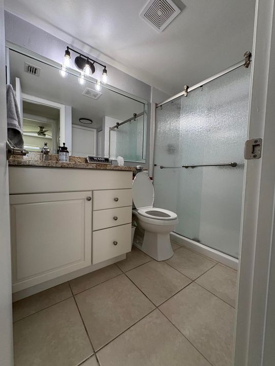 出租: $1,675 (2 贝兹, 1 浴室, 818 平方英尺)