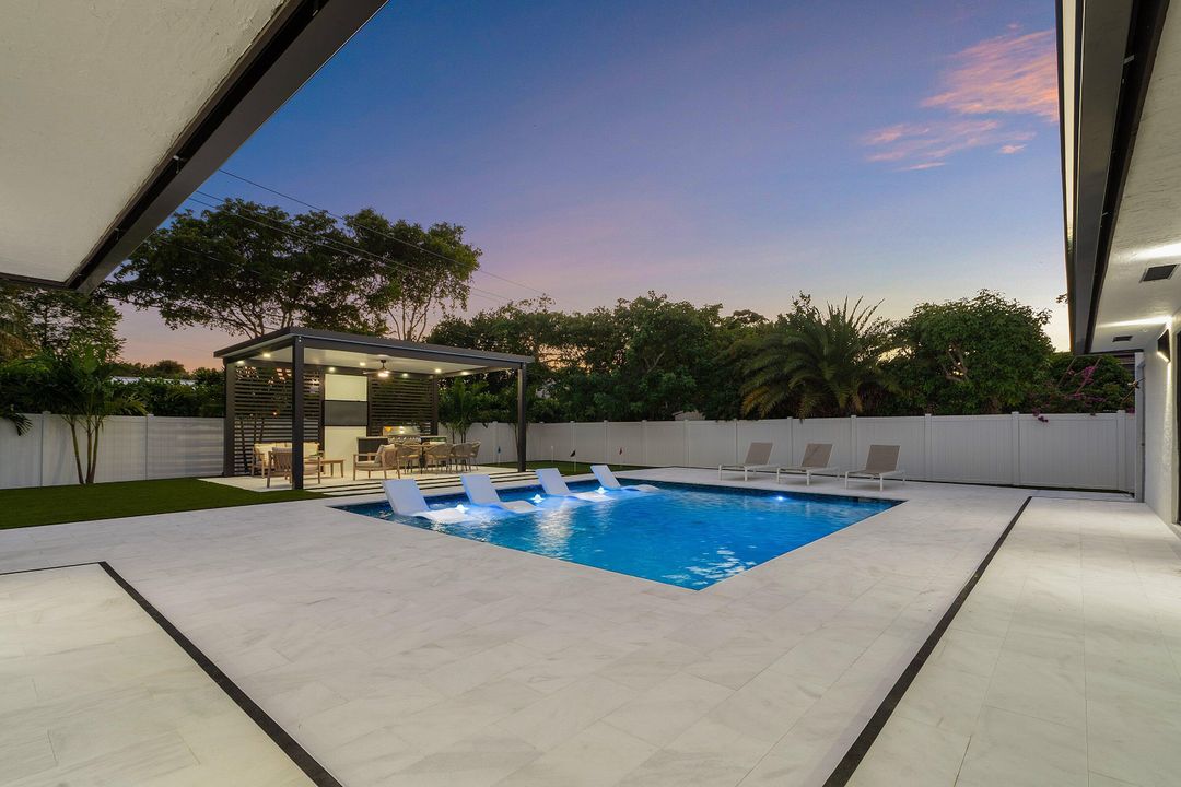 For Sale: $2,750,000 (5 beds, 4 baths, 2800 Square Feet)