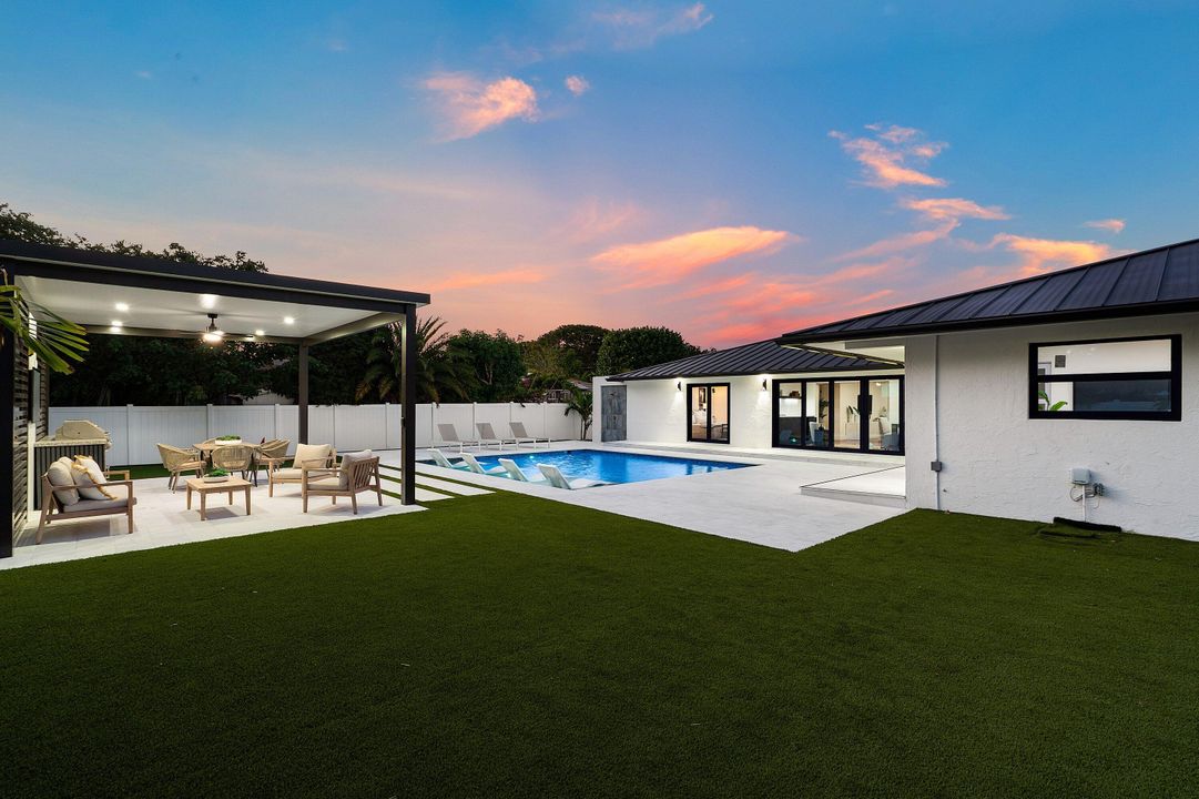 For Sale: $2,750,000 (5 beds, 4 baths, 2800 Square Feet)